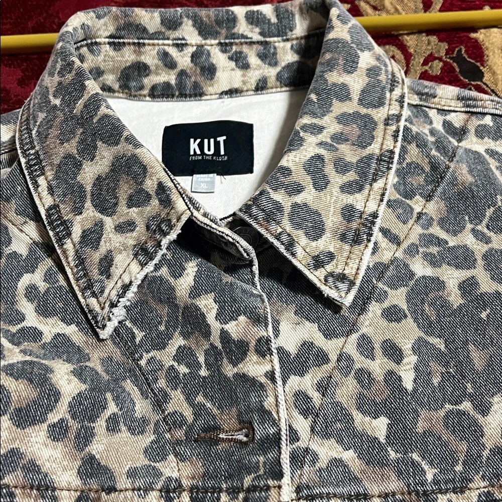 Kut from the Kloth Leopard Print Jean Jacket - Black and Tan. XL - Picture 9 of 9